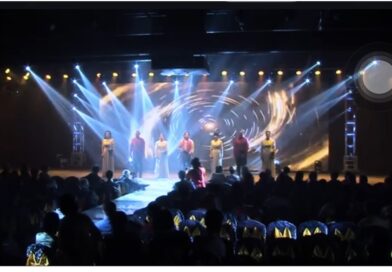 作家燕大侠的朗诵艺术生涯