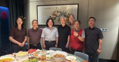 长沙理工大学河南校友会举办旅加作家燕飞见面会